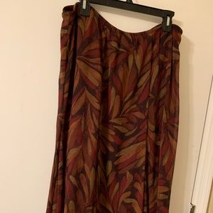 Ruby Road, Fall colors in this swingy skirt, elastic waist, Size 16